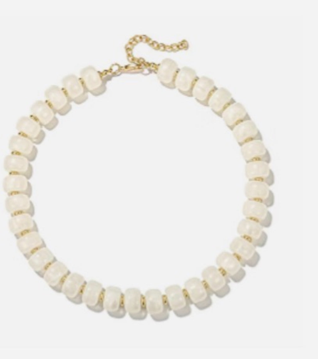 Solid bead necklace